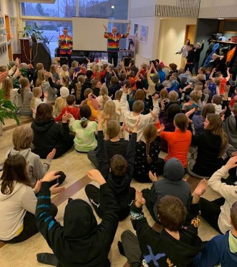 Ein stór fjölskylda - List fyrir alla