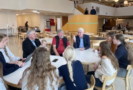 Guðjón Sigurðsson, Sigurður Þráinsson, Valdimar Bragason gamlir bekkjabræður og Margrét Magnúsdóttir…