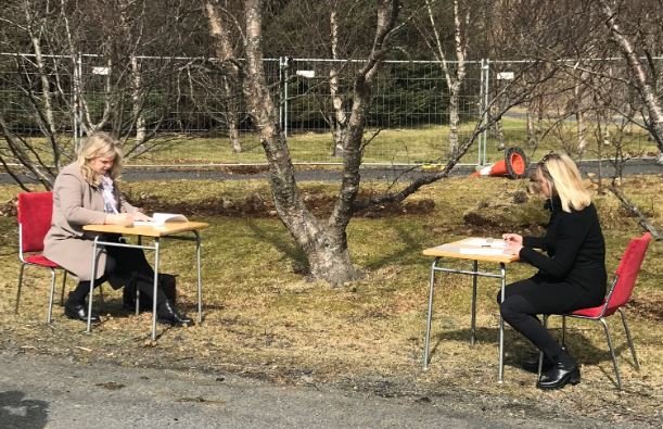 Fyrstu skóflustungurnar að viðbyggingu við Grunnskólann í Hveragerði