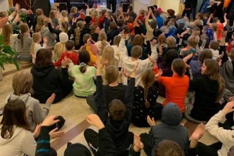 Ein stór fjölskylda - List fyrir alla