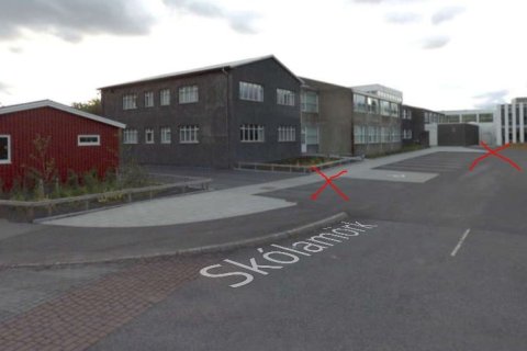 Ítrekað hafa aðstandendur skutlað börnum í skólann við Garðshorn eða að porti við enda götunnar sem …